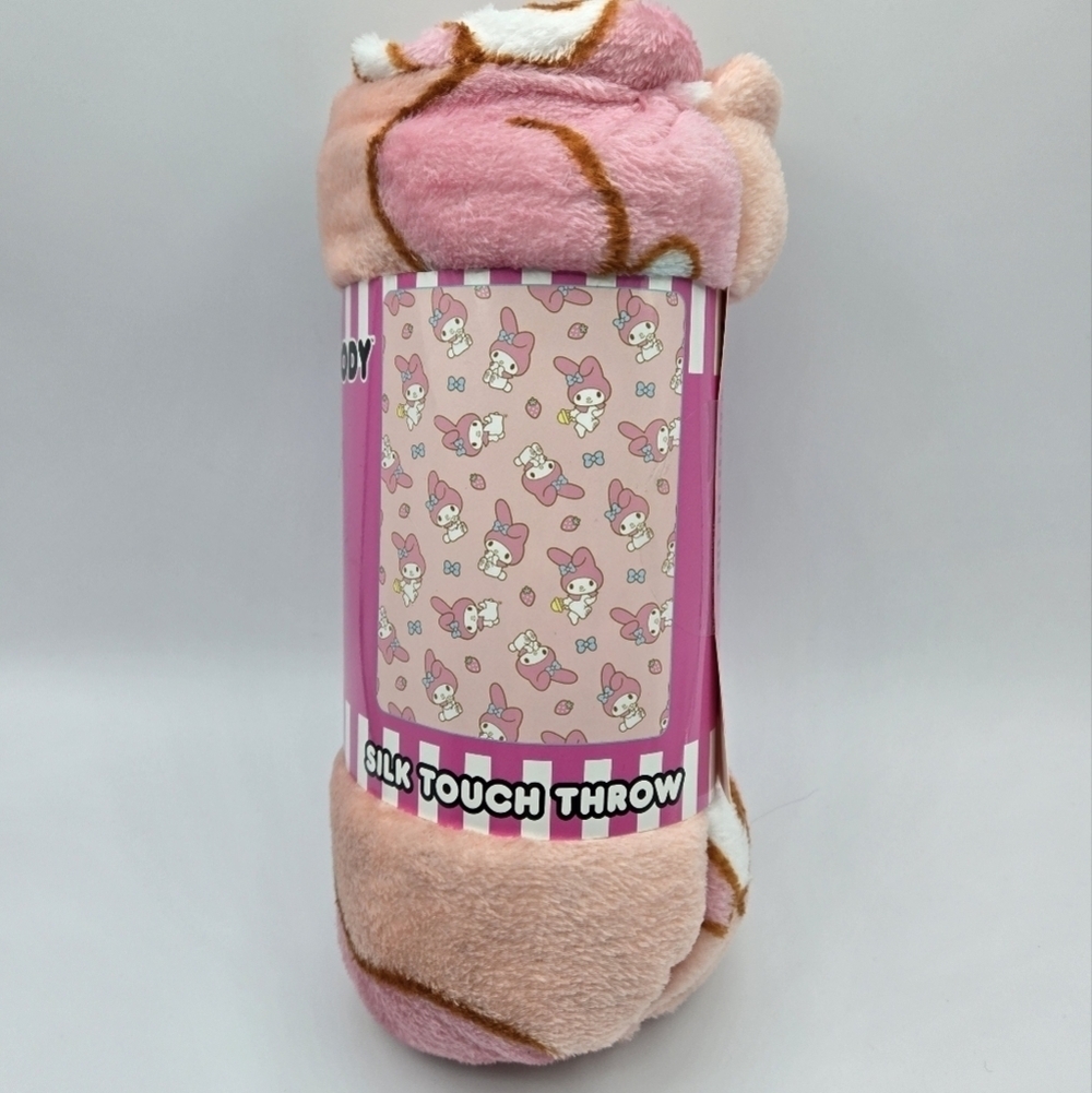 Sanrio My Melody Berry Bow Bounce Silk Touch Throw Blanket Light Pink - Picture 5 of 10